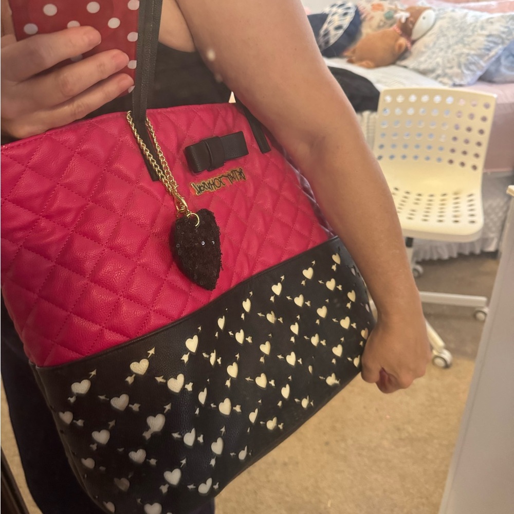 💖 Betsey Johnson Quilted Heart Tote – Pink & Black Statement Bag w/ bow & heart💖 - Picture 8 of 8
